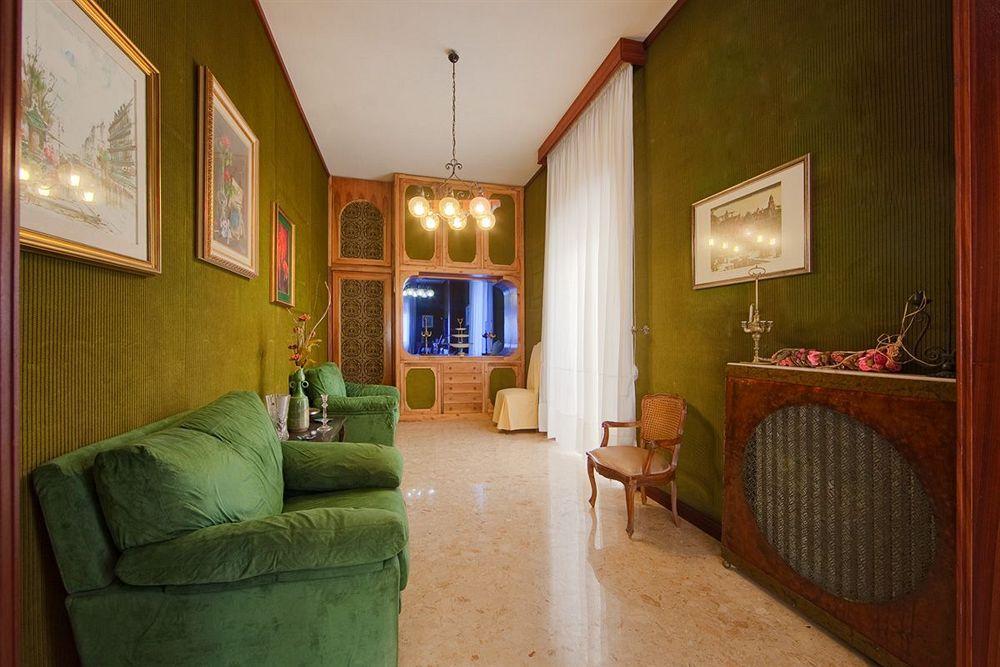 Dimi House Bed & Breakfast 2*