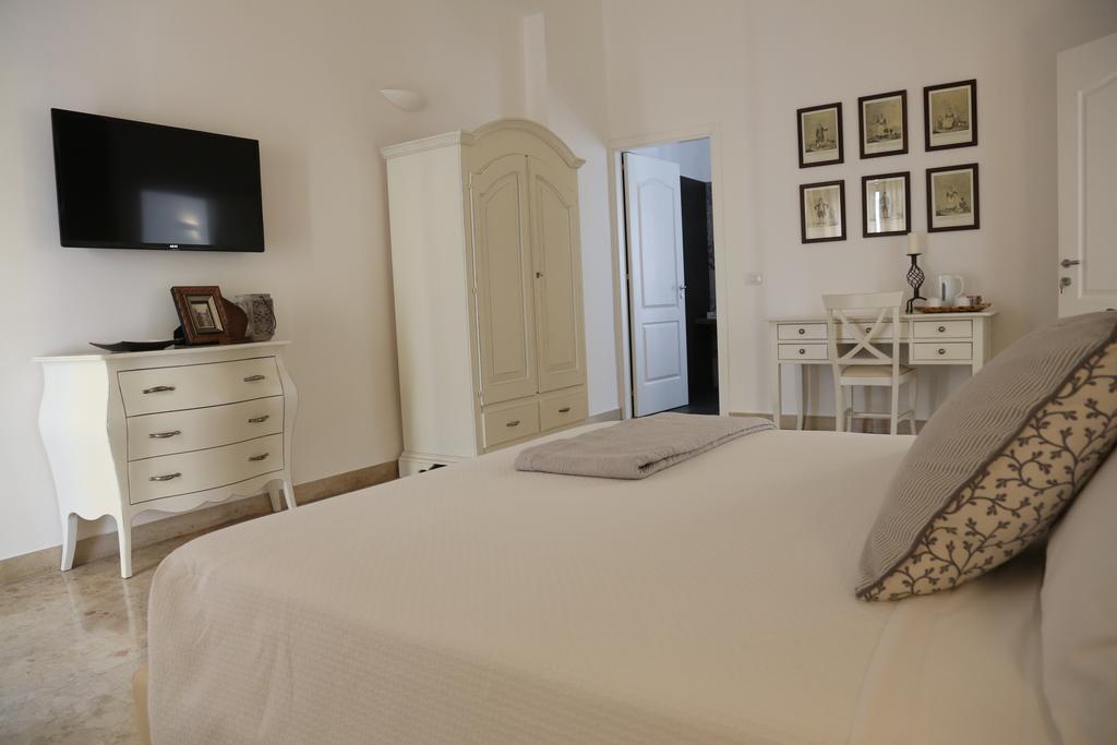 Dimi House Bed & Breakfast 2*